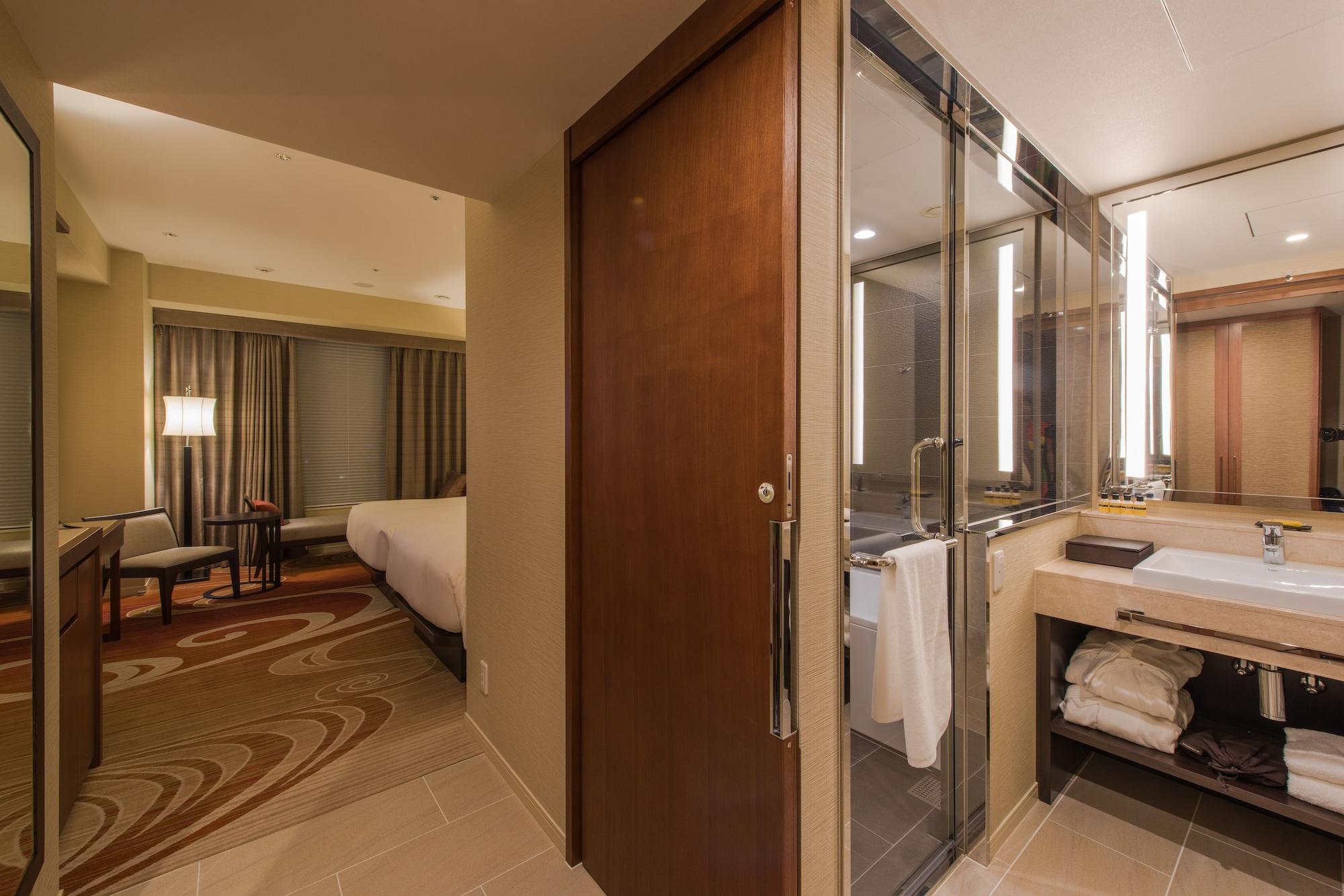 Hotel Hyatt Regency Naha, Okinawa Exterior foto A bathroom in a hotel room