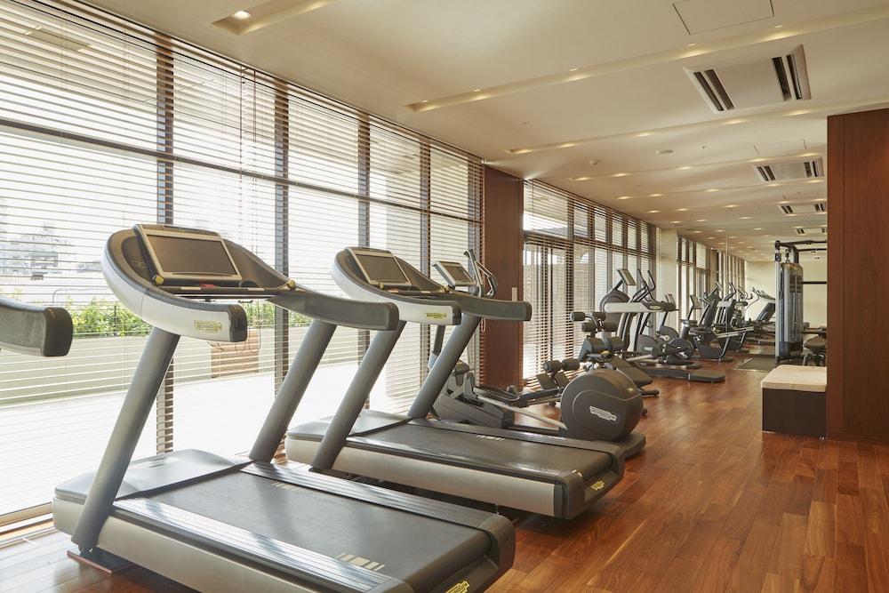 Hotel Hyatt Regency Naha, Okinawa Exterior foto A row of treadmills