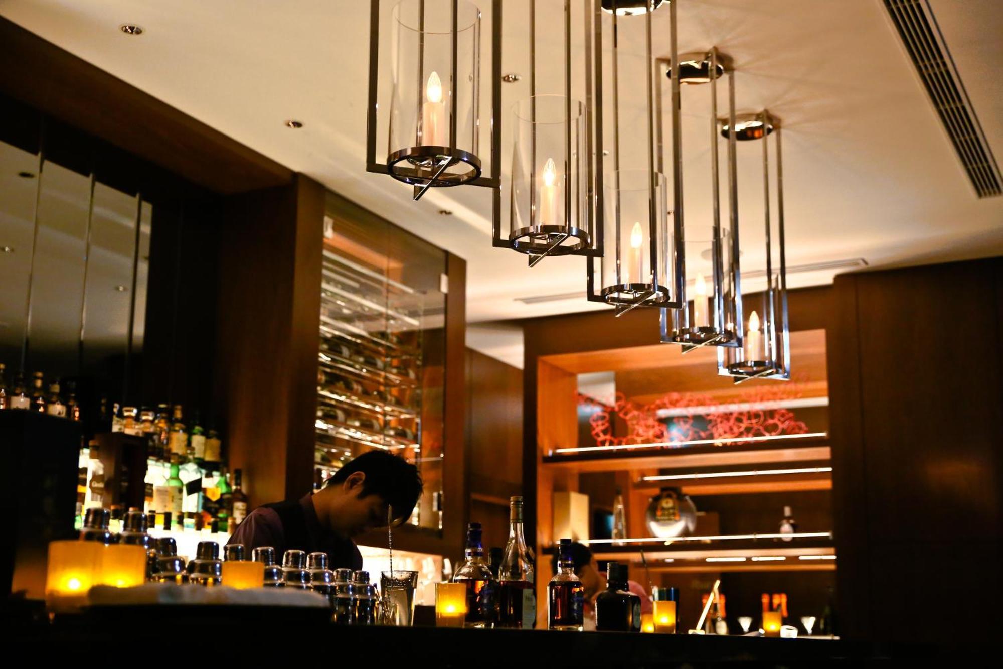 Hotel Hyatt Regency Naha, Okinawa Exterior foto The bar at the Mandarin Oriental, Hong Kong