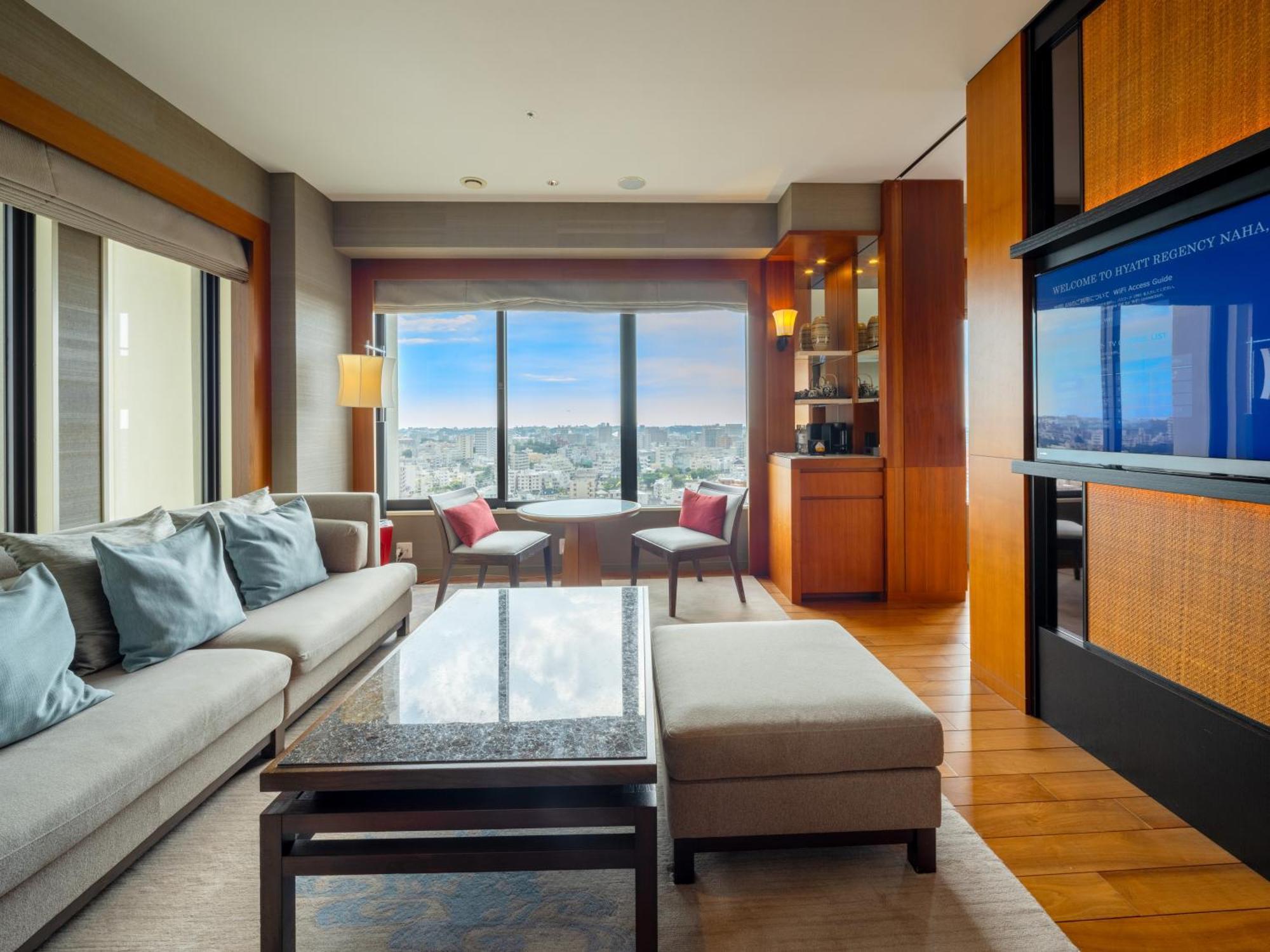 Hotel Hyatt Regency Naha, Okinawa Exterior foto A living room at the Ritz-Carlton, Osaka