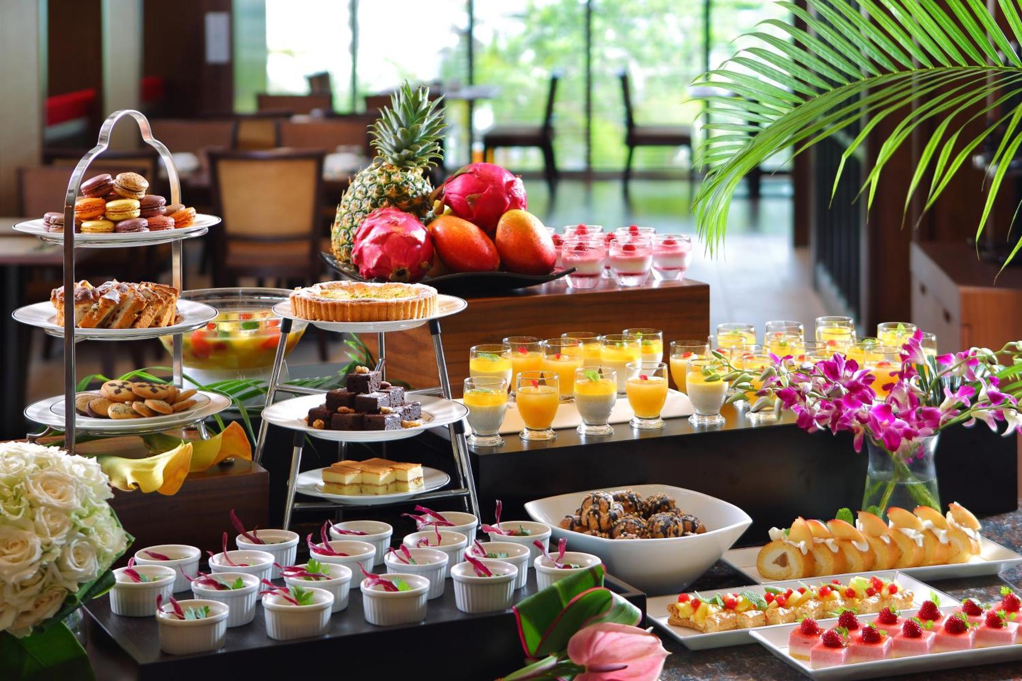 Hotel Hyatt Regency Naha, Okinawa Exterior foto A dessert buffet