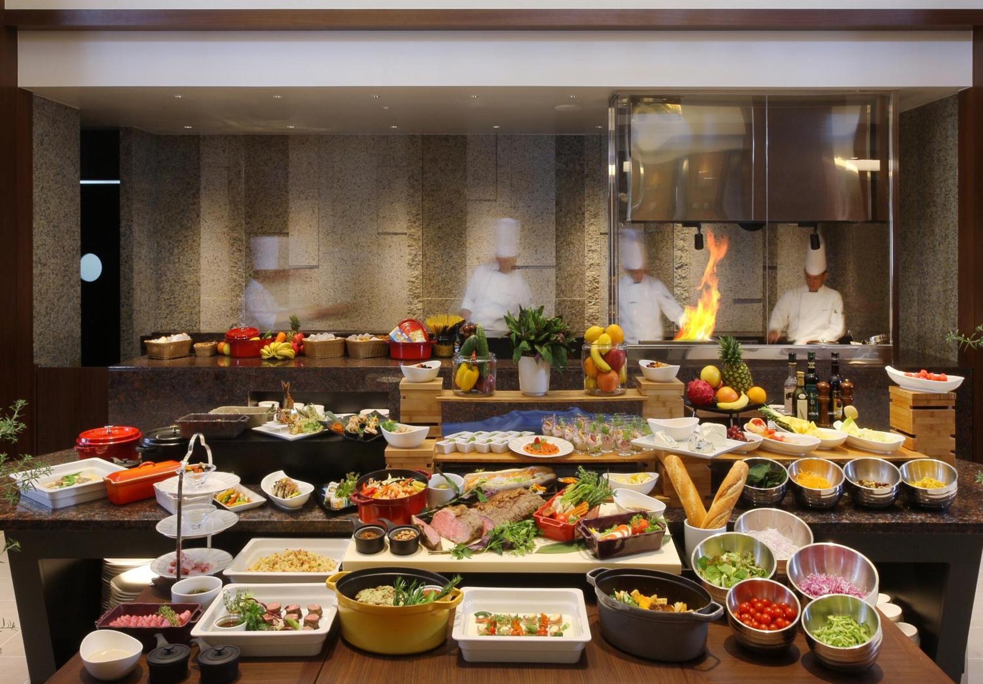 Hotel Hyatt Regency Naha, Okinawa Exterior foto A buffet at a restaurant